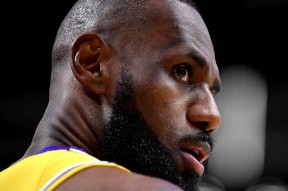 易游体育公司-詹姆斯受伤！湖人新冠军之路岌岌可危的简单介绍